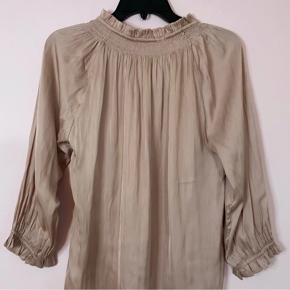 Carmen Marc Valvo Blush Peasant V-neck Blouse size small - Picture 7 of 10